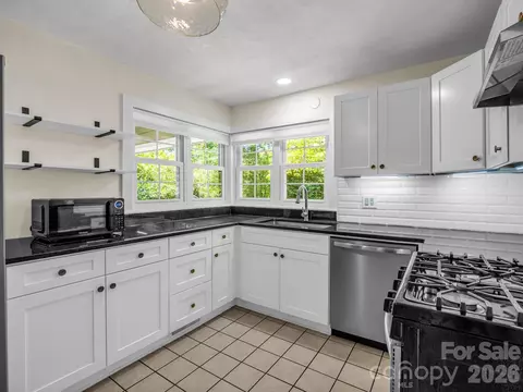 Kitchen - 117 Whitney Ave, Tryon, NC 28782 photo 2 of 4
