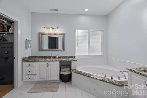 Bath - 3003 Rochester Ct, Monroe, NC 28110 photo 4 of 6