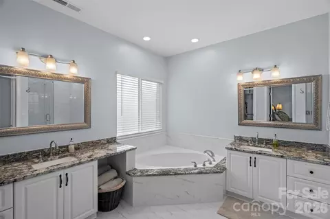 Bath - 3003 Rochester Ct, Monroe, NC 28110 photo 2 of 6