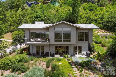 232 Curtain Blf, Hendersonville, NC 28791