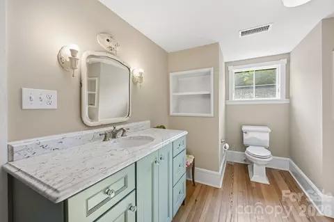 Bath - 519 South St, Davidson, NC 28036 photo 4 of 4