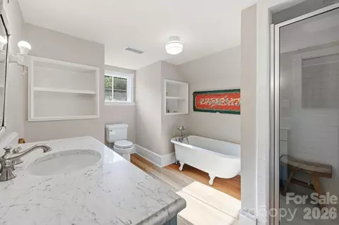 Bath - 519 South St, Davidson, NC 28036 photo 3 of 4