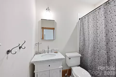 Bath - 519 South St, Davidson, NC 28036 photo 2 of 4