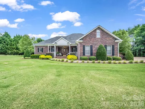 343 Countryside Dr, Forest City, NC 28043