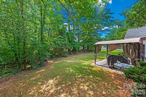 Exterior - 659 E Cheval Dr, Fort Mill, SC 29708 photo 4 of 6