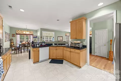 Kitchen - 659 E Cheval Dr, Fort Mill, SC 29708 photo 2 of 4