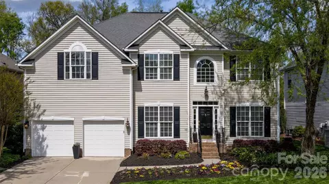 913 Grayscroft Dr, Waxhaw, NC 28173