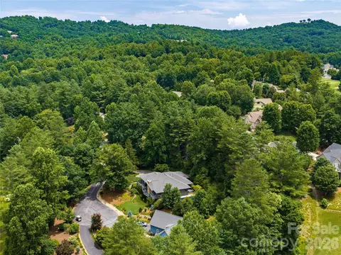 1071 Linkside Dr, Hendersonville, NC 28739