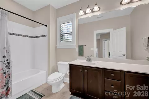 Bath - 4090 Library Nw Ln NW, Conover, NC 28613 photo 3 of 3