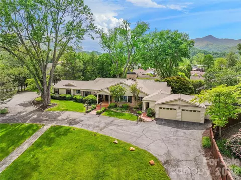 142 Country Club Dr, Waynesville, NC 28786