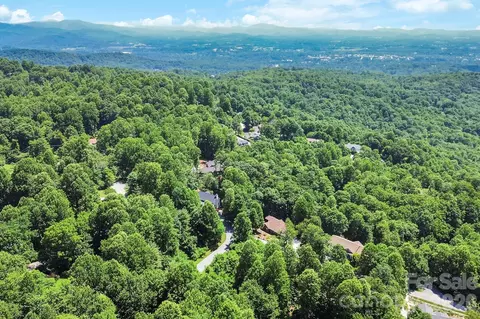 98 Indian Woods Trl, Hendersonville, NC 28739