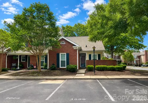 9126 N Vicksburg Park Ct, Charlotte, NC 28210