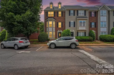 9866 Treeside Ln, Matthews, NC 28105