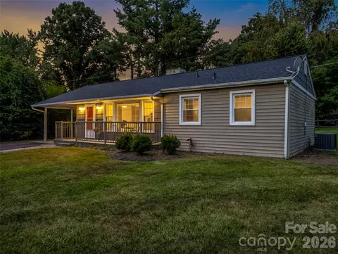 215 Varden Pl, Swannanoa, NC 28778