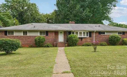 2819 Gardner Park Dr, Gastonia, NC 28054
