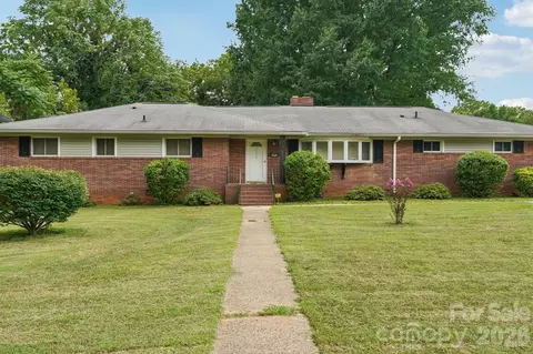 2819 Gardner Park Dr, Gastonia, NC 28054
