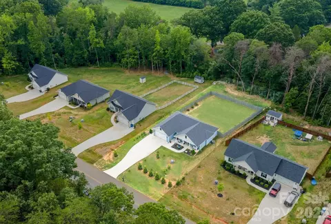 1002 Westminster Dr, Statesville, NC 28677