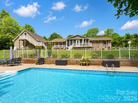 107 Mistywood Dr, Mount Holly, NC 28120