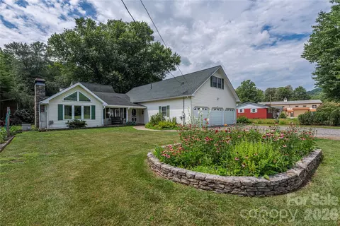 1075 Moody Farm Rd, Maggie Valley, NC 28751