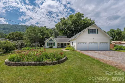 1075 Moody Farm Rd, Maggie Valley, NC 28751