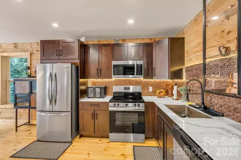 Kitchen - 133 Greenbriar Rd, Beech Mountain, NC 28604 photo 2 of 3