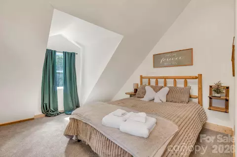 Bedroom - 133 Greenbriar Rd, Beech Mountain, NC 28604 photo 3 of 5