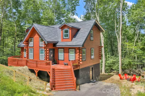 Exterior - 133 Greenbriar Rd, Beech Mountain, NC 28604 photo 2 of 3