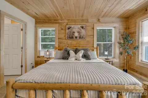 Bedroom - 133 Greenbriar Rd, Beech Mountain, NC 28604 photo 1 of 5
