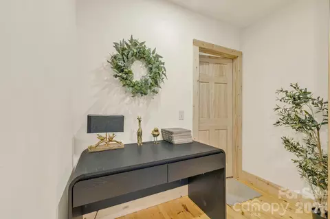 Entry Way - 133 Greenbriar Rd, Beech Mountain, NC 28604 photo 1 of 4