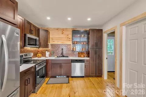 Kitchen - 133 Greenbriar Rd, Beech Mountain, NC 28604 photo 3 of 3