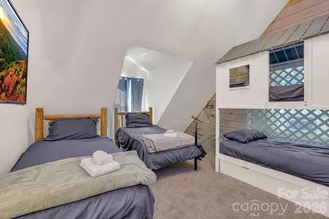 Bedroom - 133 Greenbriar Rd, Beech Mountain, NC 28604 photo 5 of 5