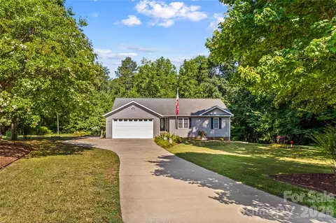 104 Parkers Grove Ln, Statesville, NC 28677