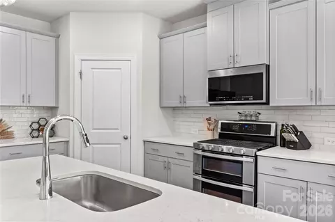 Kitchen - 2157 Cherrybark Ct, Denver, NC 28037 photo 4 of 5