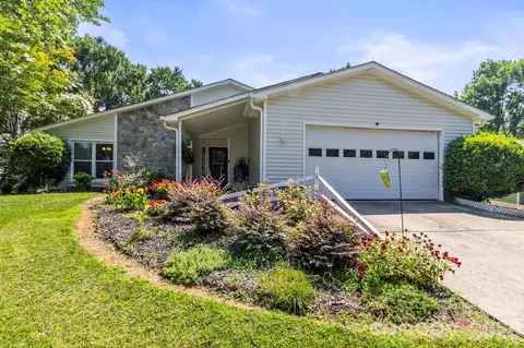 6325 Ellesmere Ct, Charlotte, NC 28227