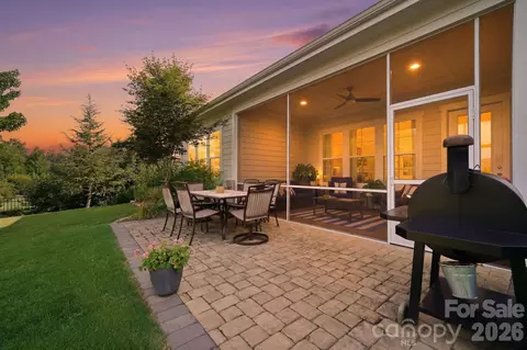 1012 Overlake Dr, Belmont, NC 28012