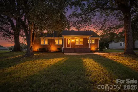 636 Nc 16 N Hwy N, Taylorsville, NC 28681