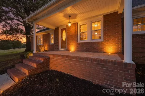 636 Nc 16 N Hwy N, Taylorsville, NC 28681