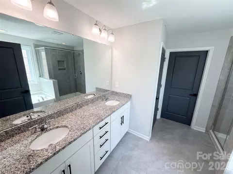 Bath - 7020 Chrysanthemum Rd, Lancaster, SC 29720 photo 2 of 3