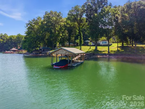 1367 Roundstone Rd, Sherrills Ford, NC 28673