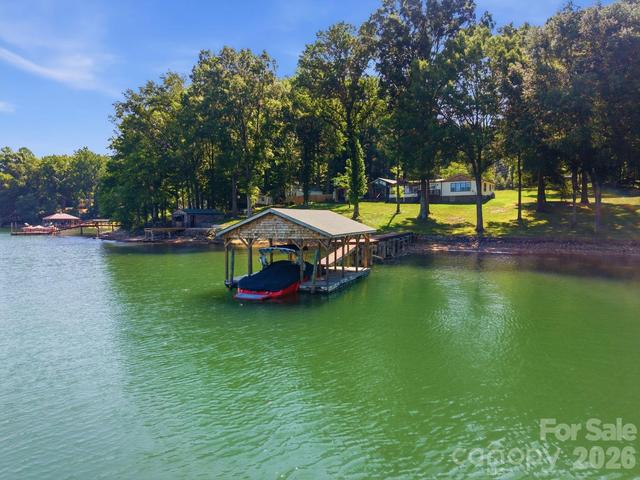 1367 Roundstone Rd, Sherrills Ford, NC 28673