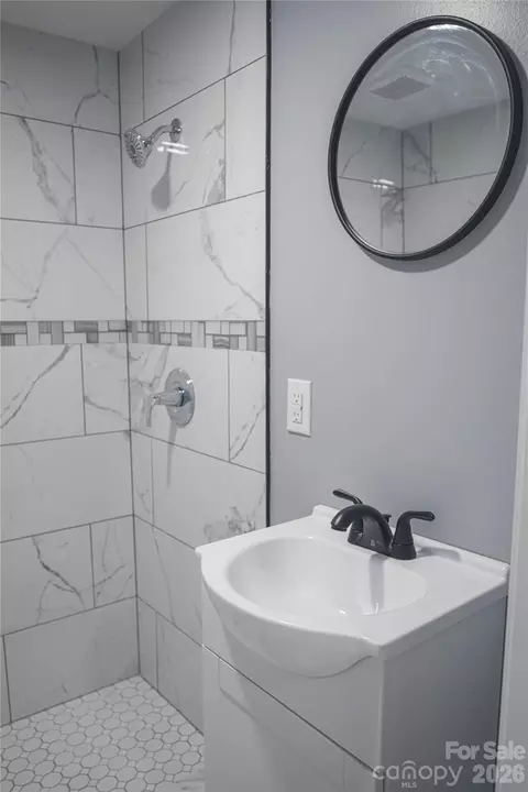 Bath - 3974 Zero Mull Rd, Morganton, NC 28655 photo 1 of 4