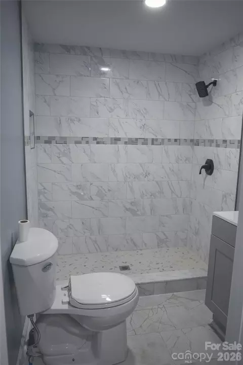 Bath - 3974 Zero Mull Rd, Morganton, NC 28655 photo 3 of 4