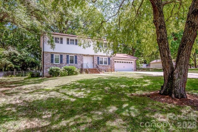 734 Willow Ln, Harrisburg, NC 28075