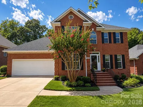 10448 Misty Ridge Ln, Charlotte, NC 28277