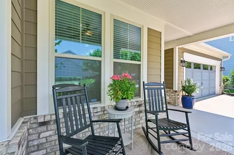 928 Elderberry Ln, Clover, SC 29710 photo 2
