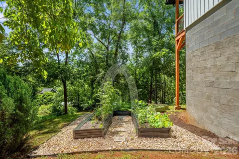 Exterior - 295 Penland St, Clyde, NC 28721 photo 7 of 7