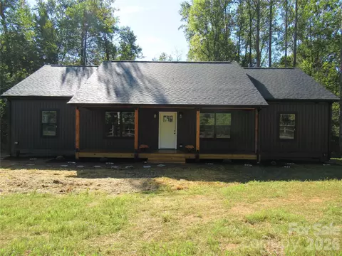 101 Riverhills Ln, Morganton, NC 28655