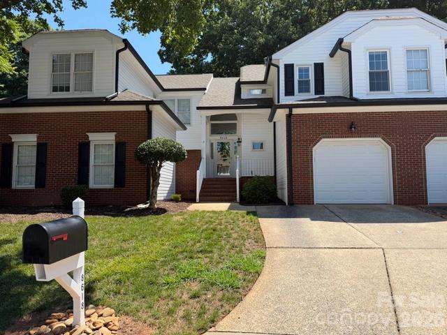8618 Fox Chase Ln, Charlotte, NC 28269