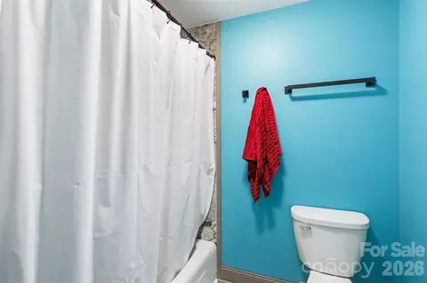 Bath - 16033 Samoa Ct, Fort Mill, SC 29708 photo 2 of 5