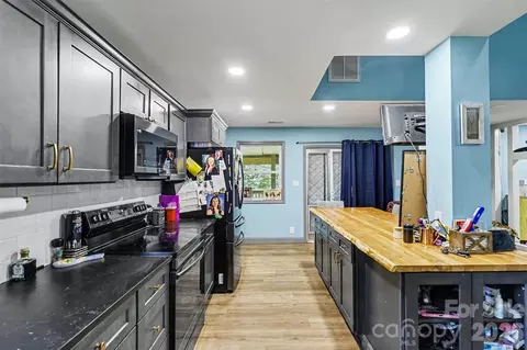 Kitchen - 16033 Samoa Ct, Fort Mill, SC 29708 photo 2 of 3
